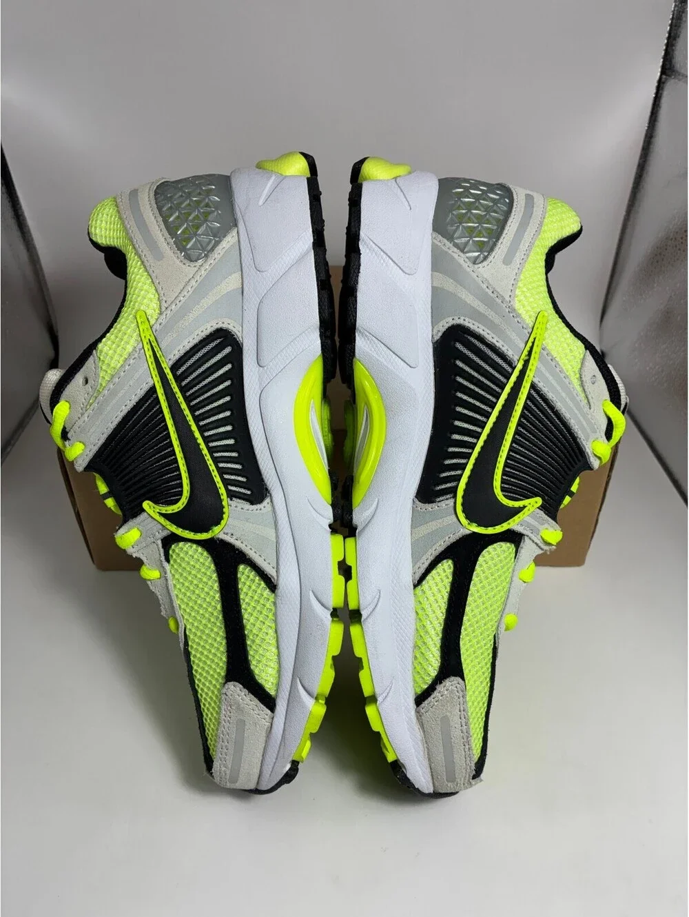 Size 8.5 - Nike Air Zoom Vomero 5 Life Lime